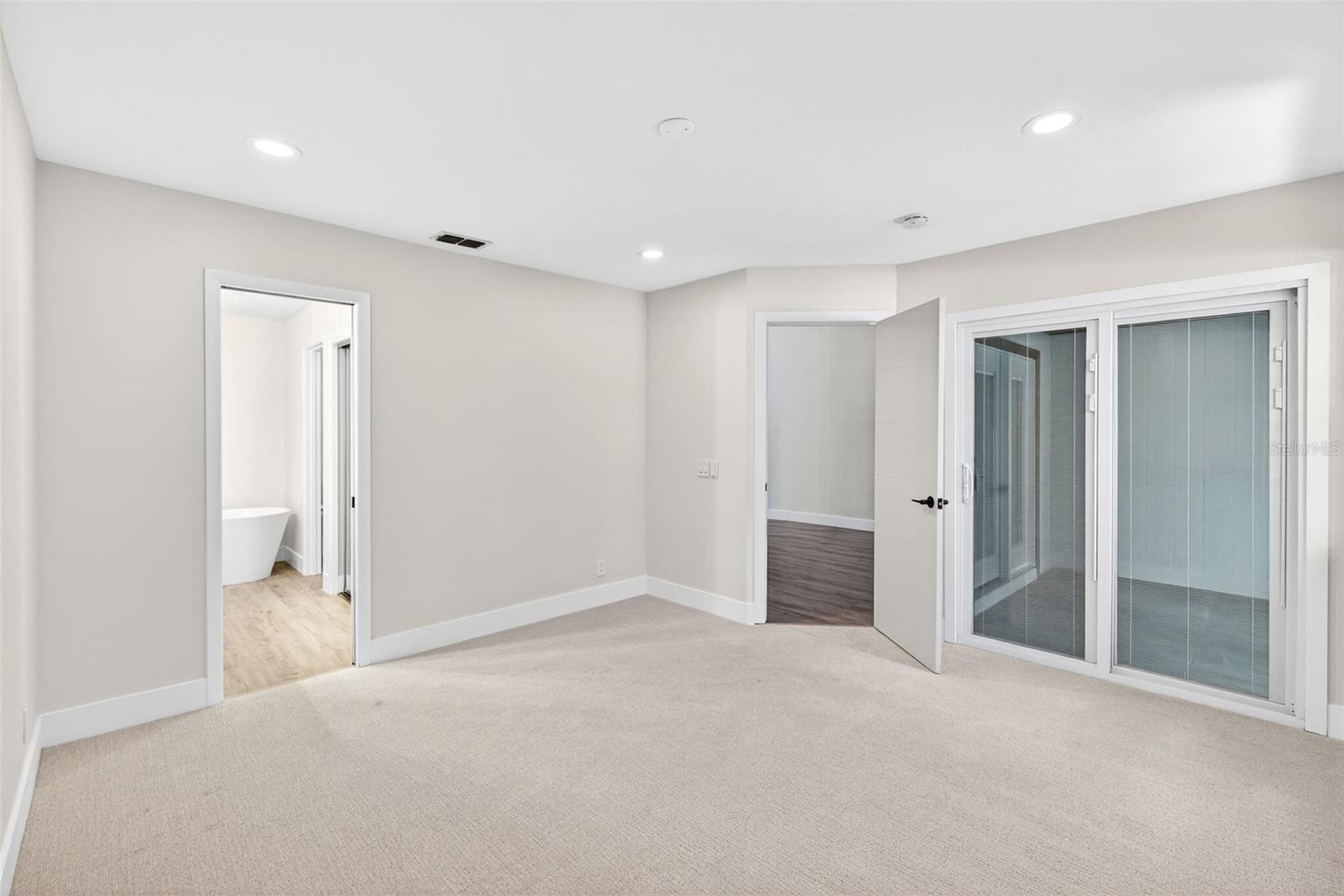 OAK HARBOUR SEC 3 A CONDO - Residential