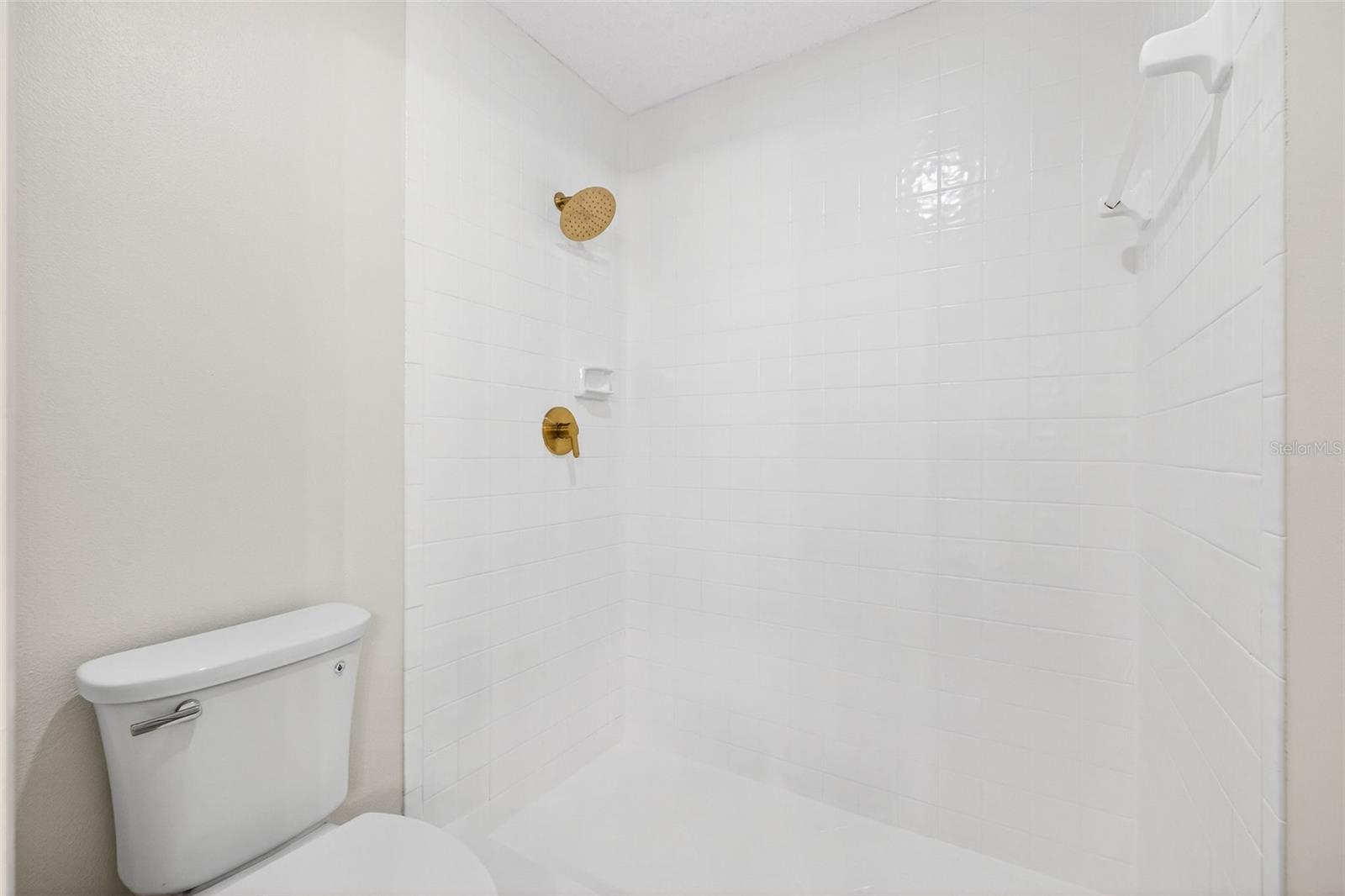 OAK HARBOUR SEC 3 A CONDO - Residential