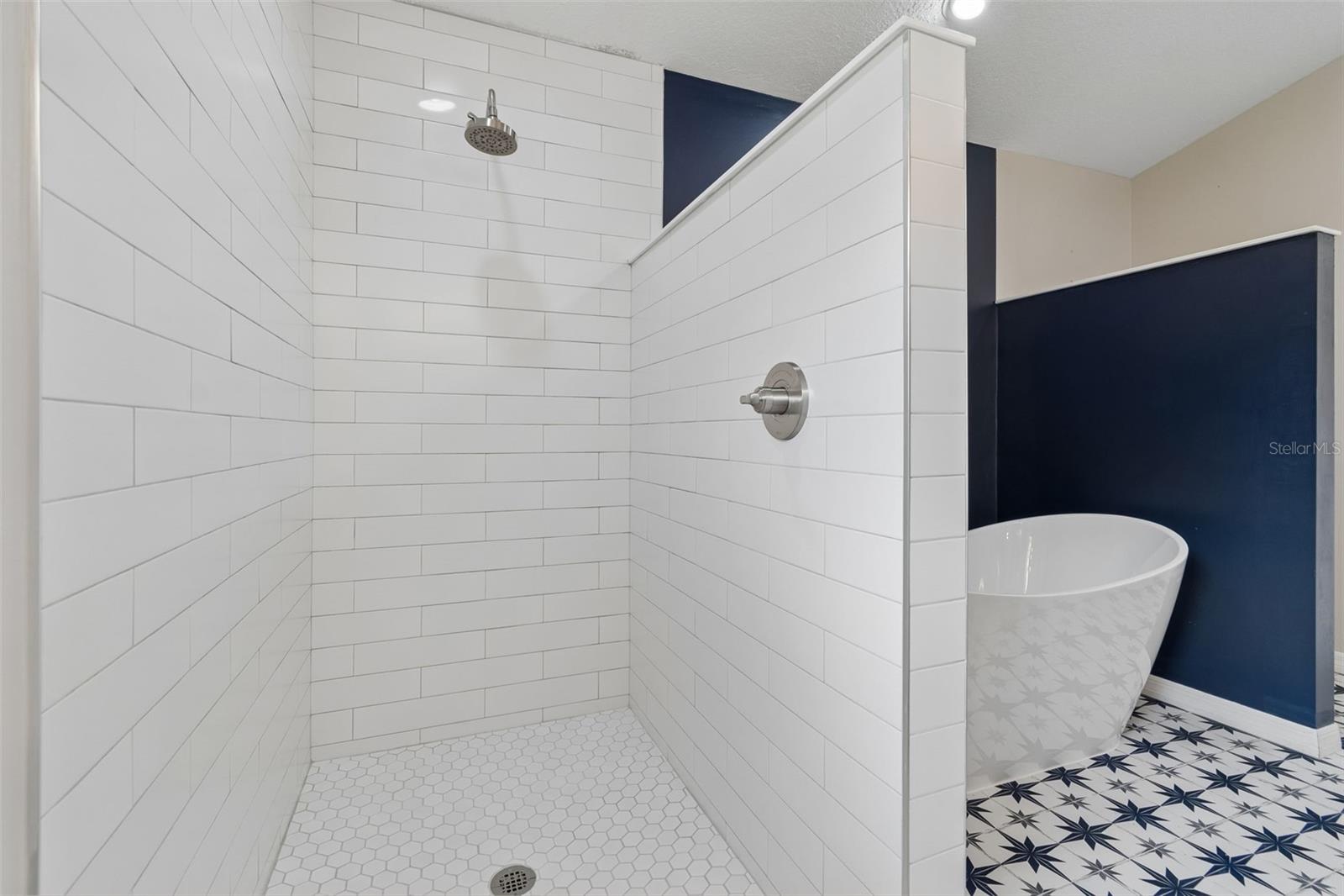 CHRISTINA WOODS PH 06 - Residential Lease