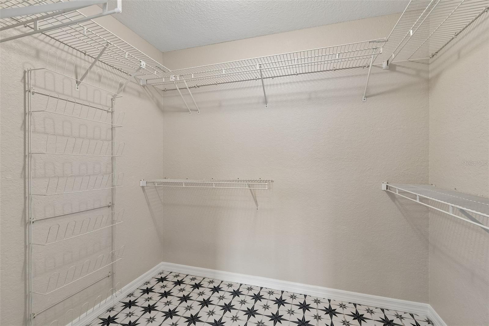 CHRISTINA WOODS PH 06 - Residential Lease