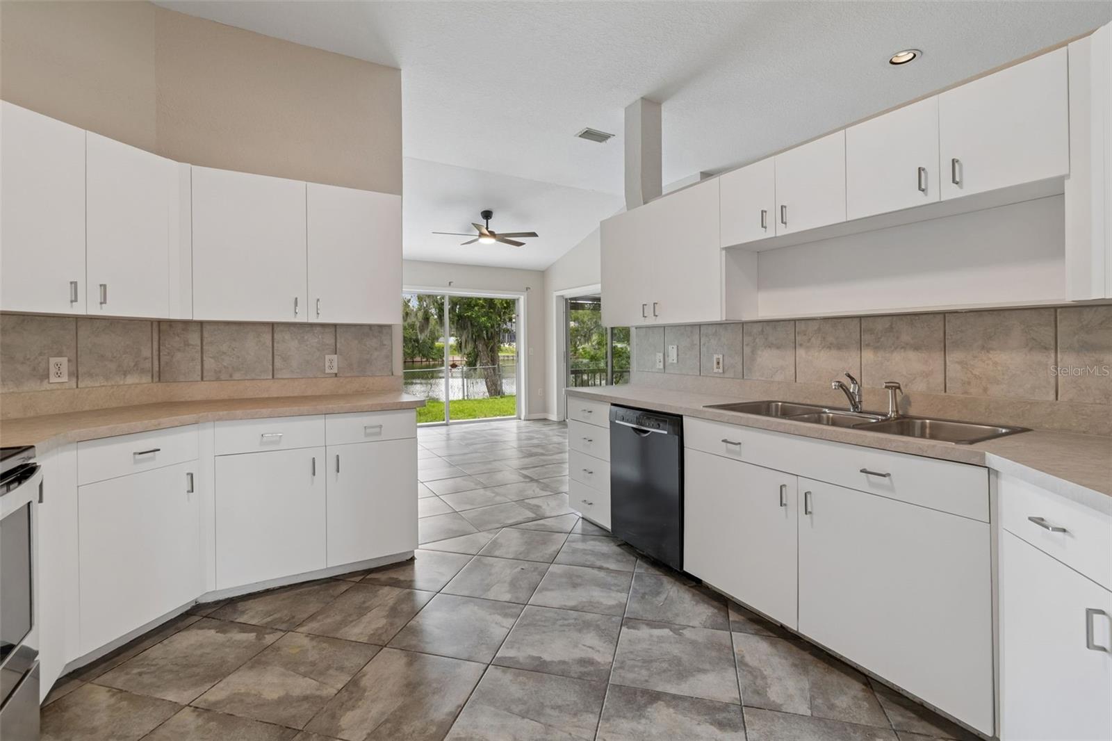 CHRISTINA WOODS PH 06 - Residential Lease