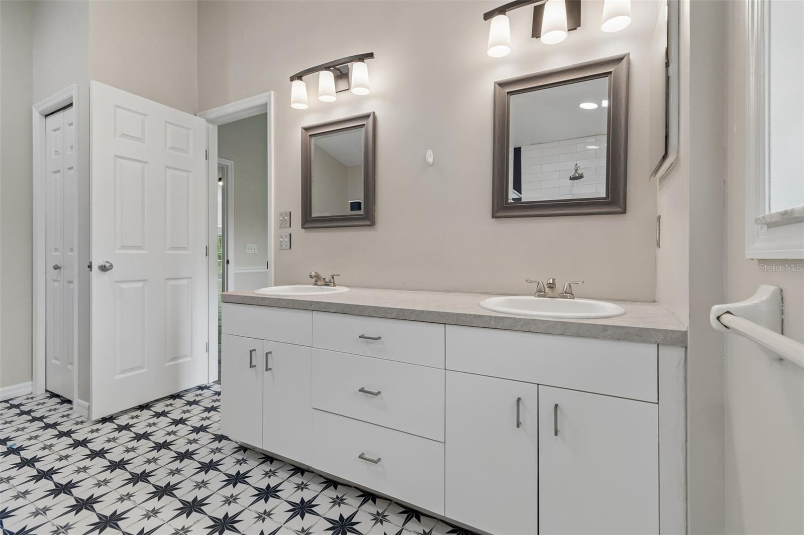 CHRISTINA WOODS PH 06 - Residential Lease