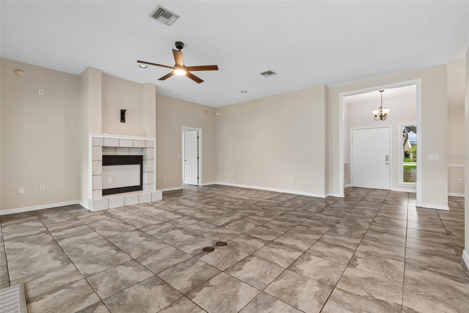 CHRISTINA WOODS PH 06 - Residential Lease