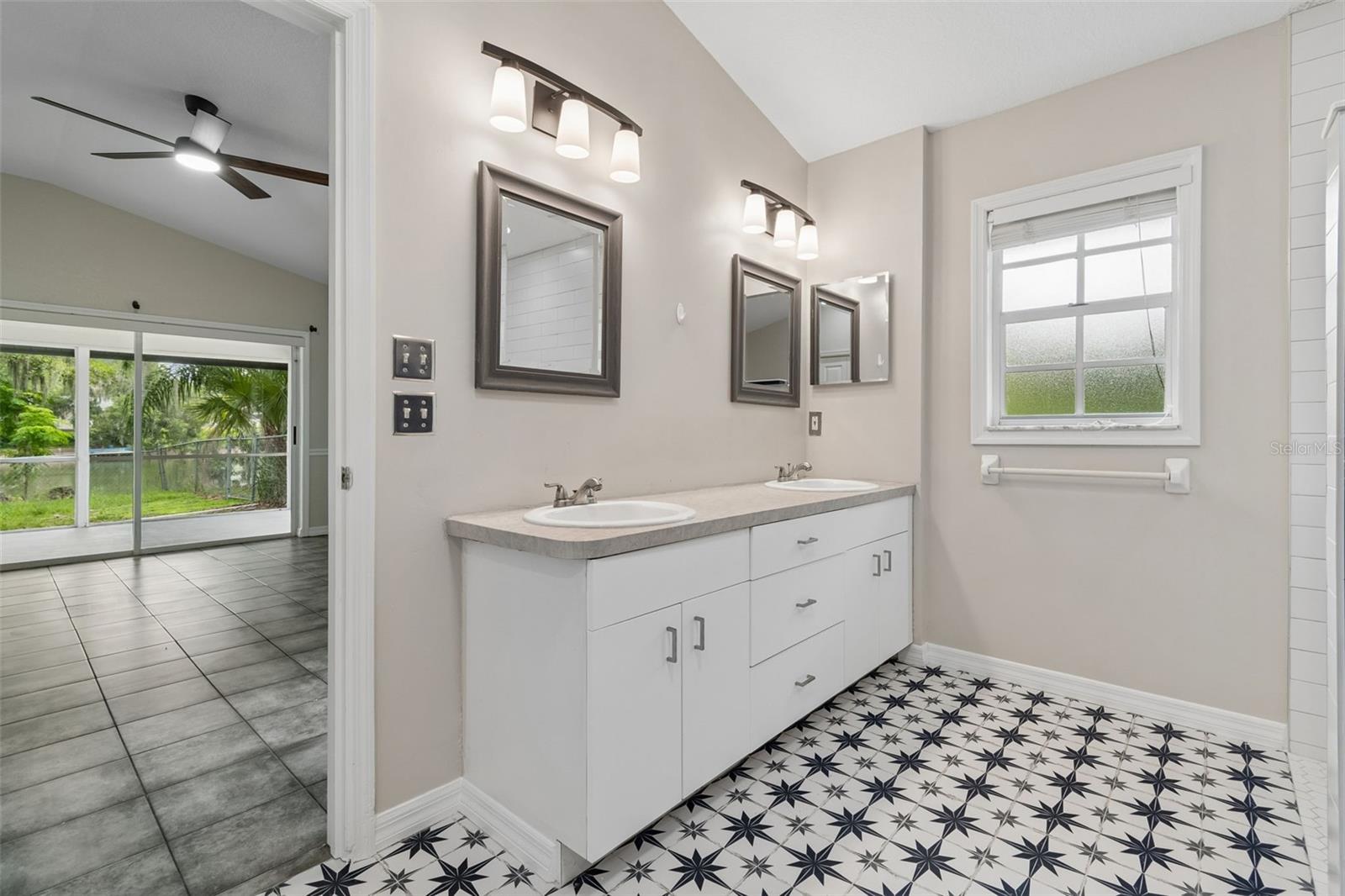 CHRISTINA WOODS PH 06 - Residential Lease