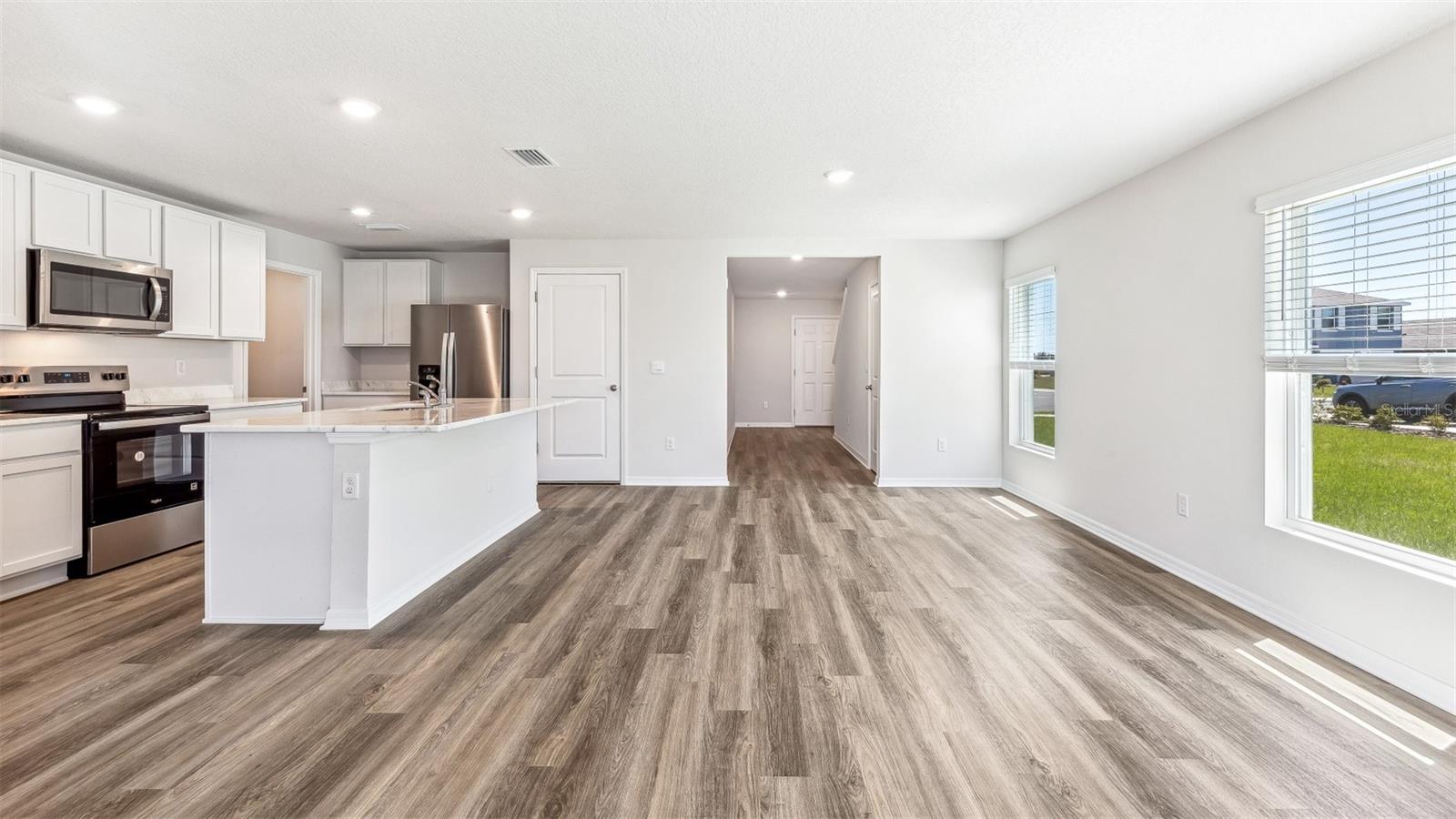 BELLA LAGO - Residential