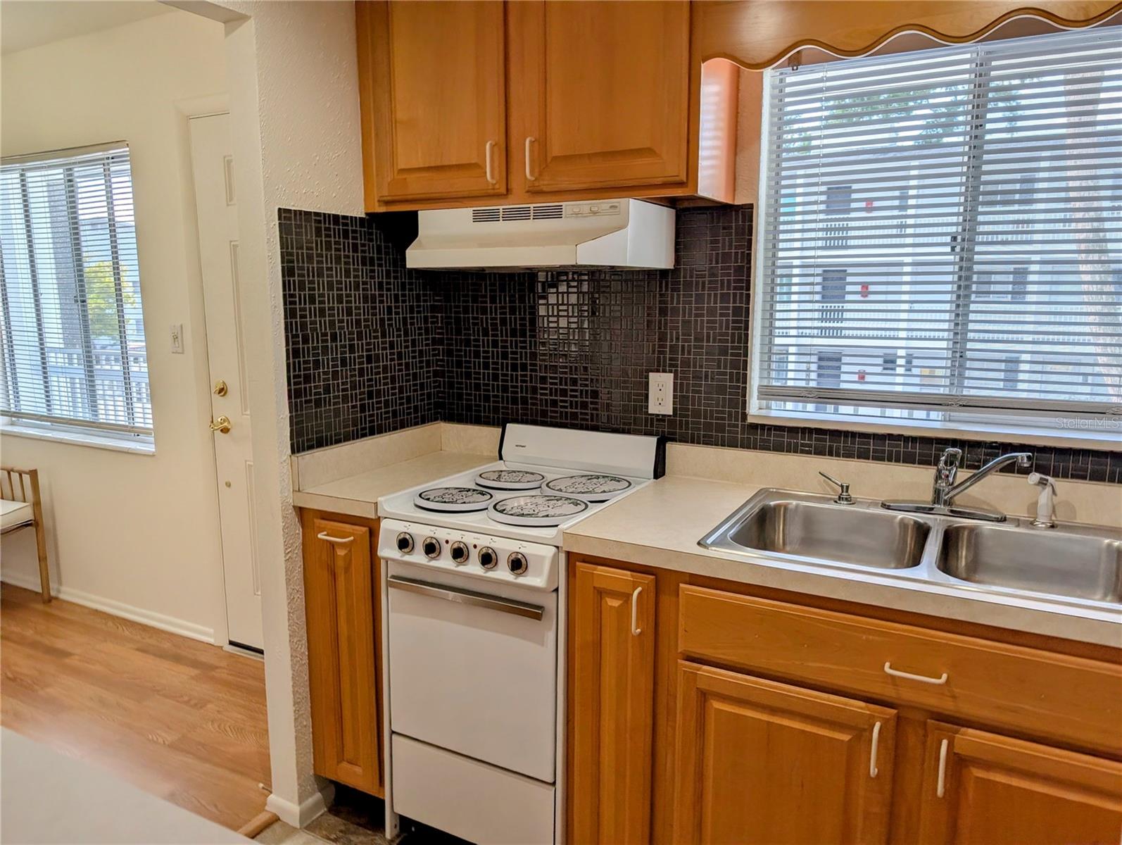 BAYSHORE GARDENS APTS 6 - Residential