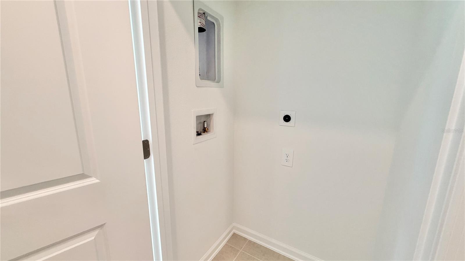 CROSSWINDS 50'S - Residential Lease