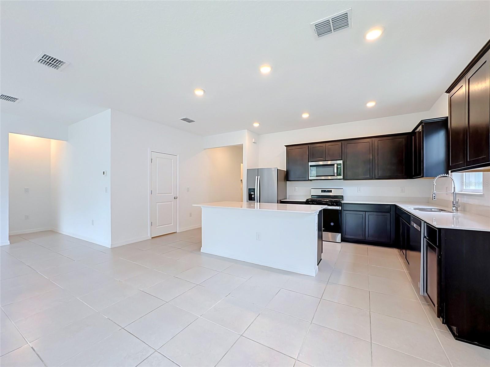 BREAKWATER - Residential