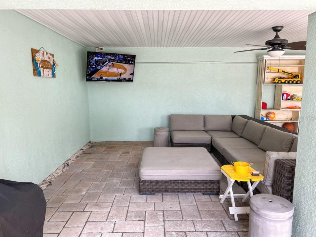 HOLMES BEACH 15TH UNIT - Residential
