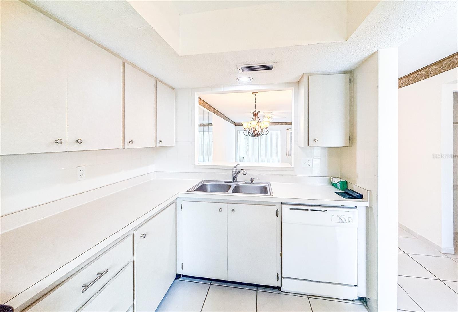 PINEWOOD VILLAGE VIII - Residential Lease