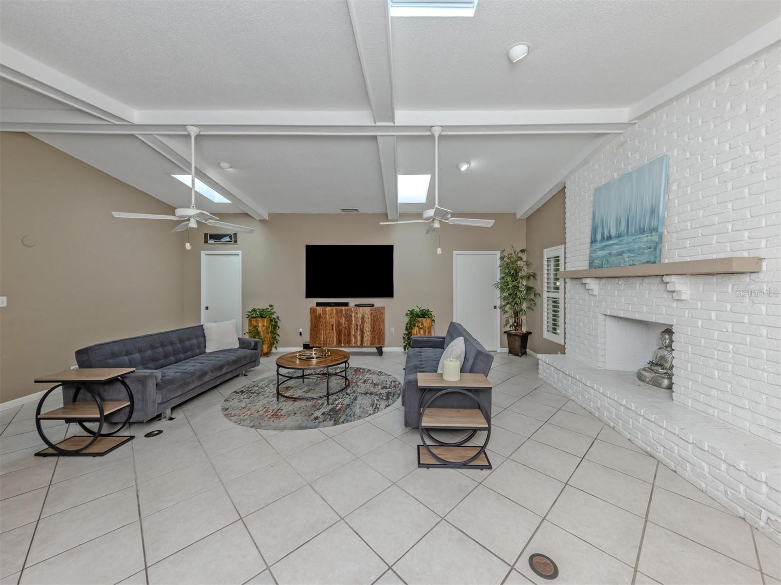 MISSION VALLEY ESTATE SEC A - Residential