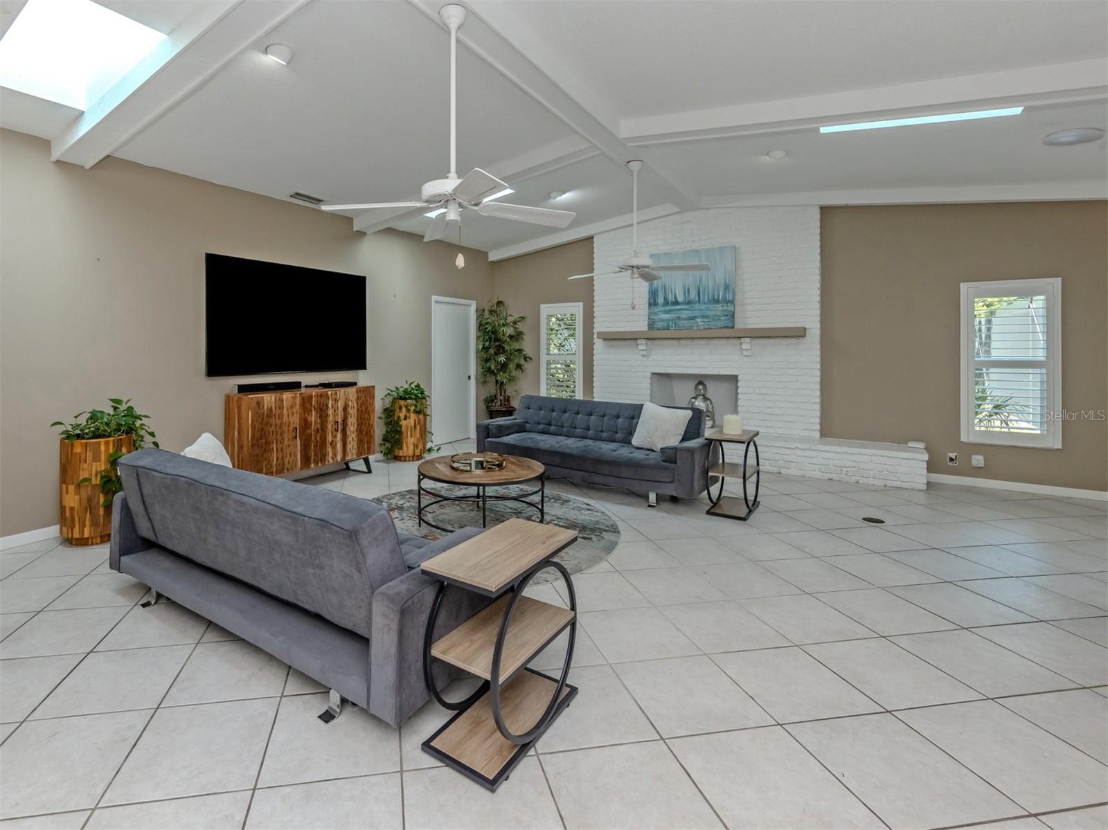 MISSION VALLEY ESTATE SEC A - Residential