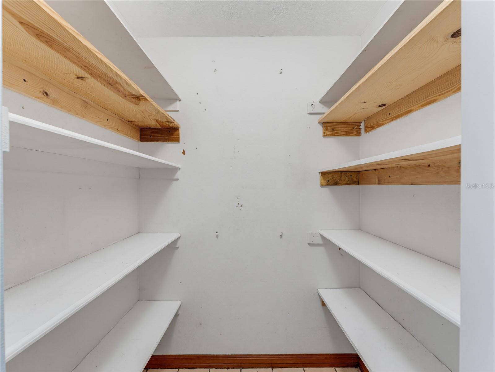 YOUNGS SUB DE LUXE - Residential