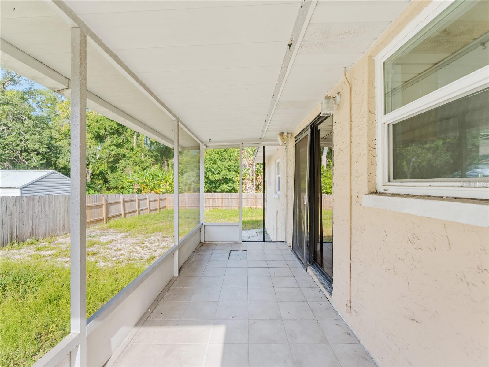 YOUNGS SUB DE LUXE - Residential