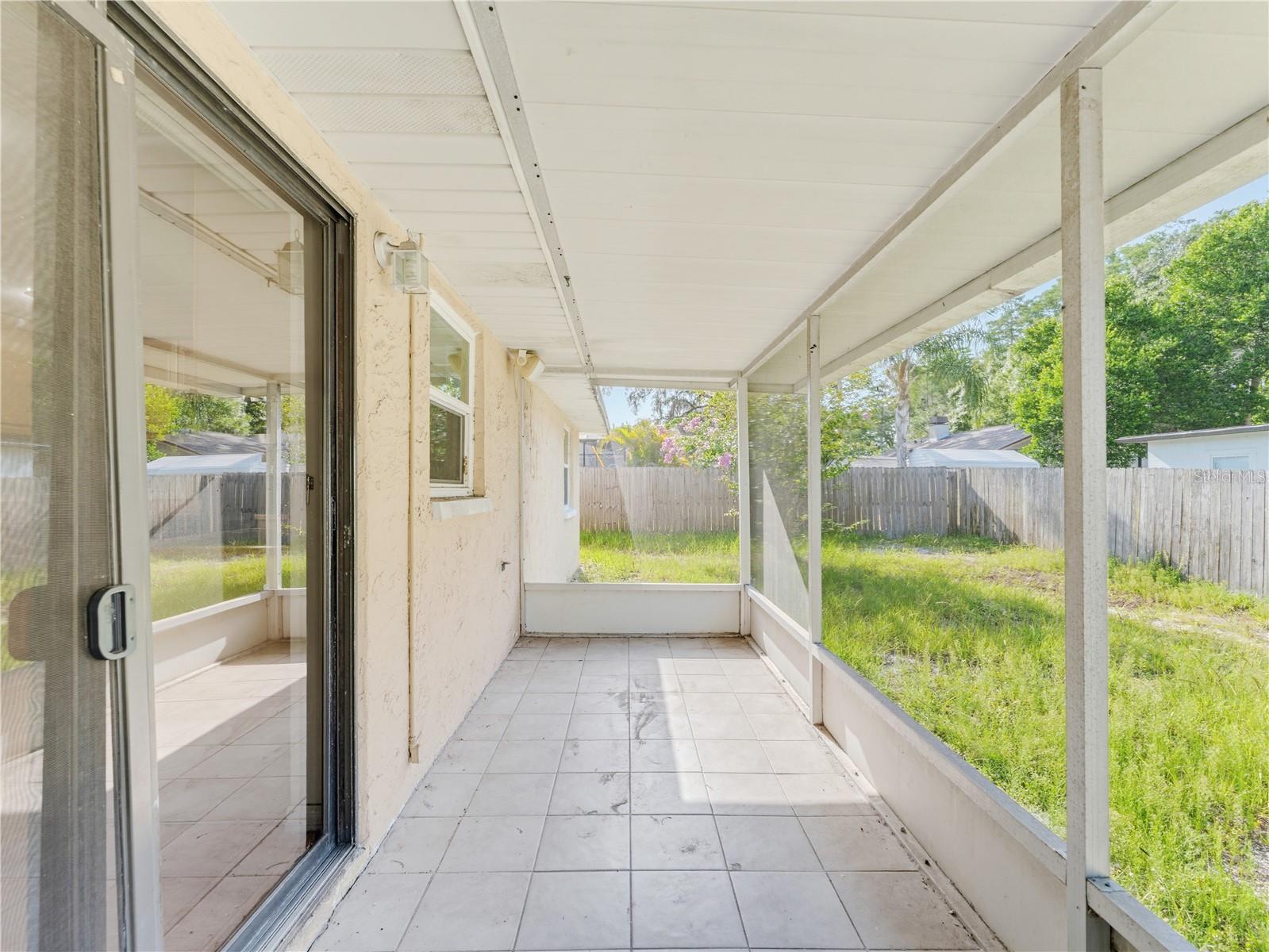 YOUNGS SUB DE LUXE - Residential