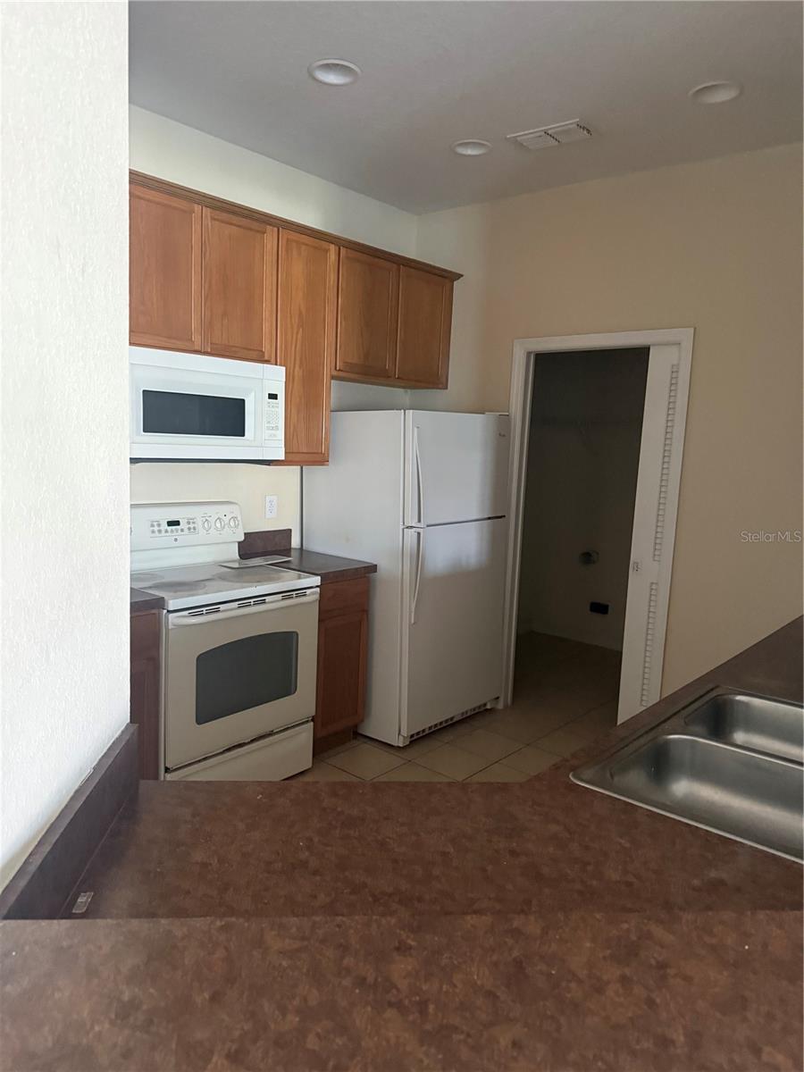 FLORA RIDGE CONDO PH 8 BLDG 11 - Residential Lease