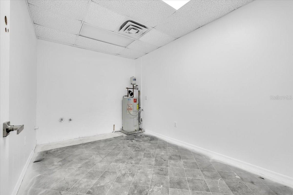 PROMENADES PROFESSIONAL CENTER - Commercial Lease