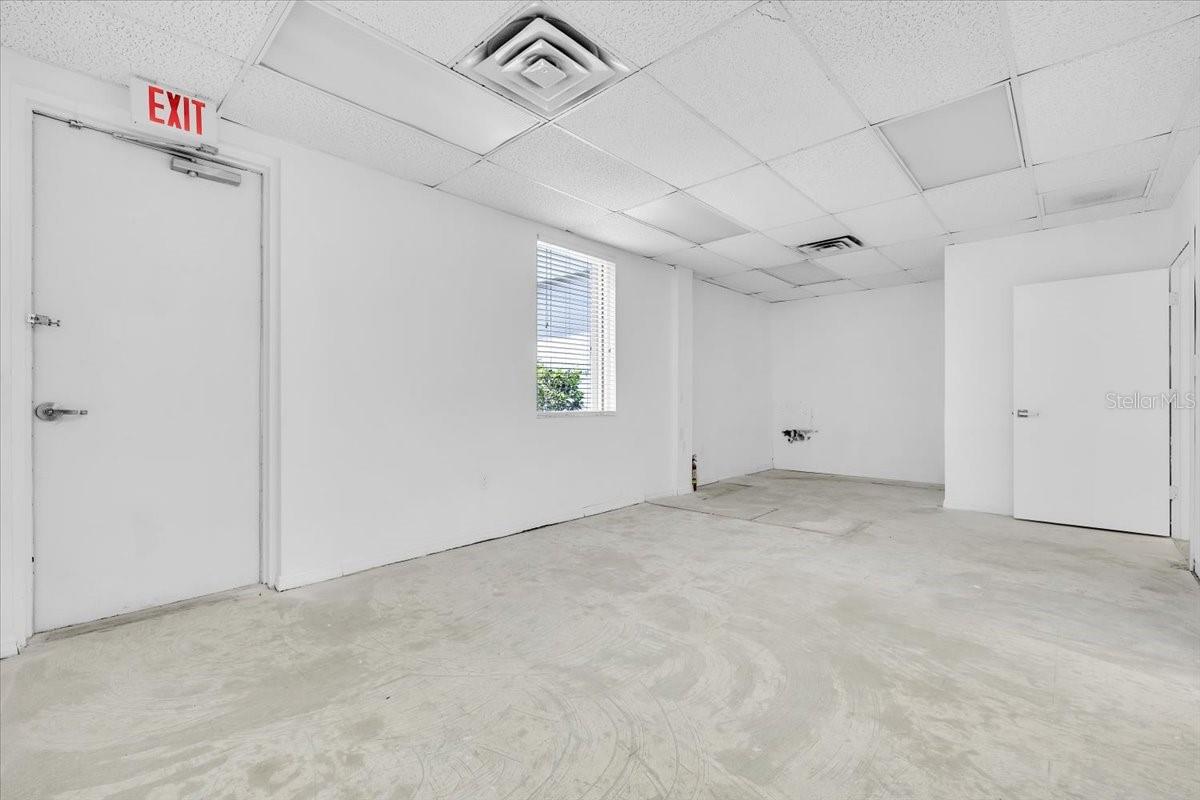 PROMENADES PROFESSIONAL CENTER - Commercial Lease