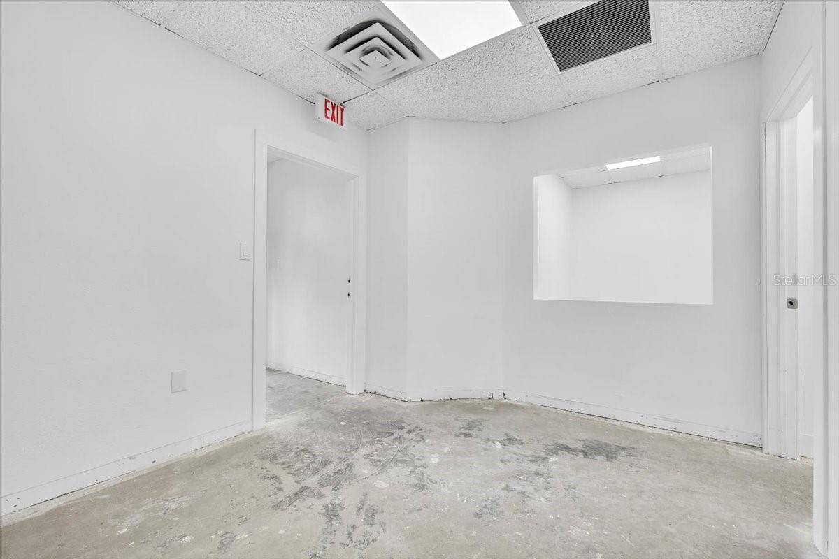 PROMENADES PROFESSIONAL CENTER - Commercial Lease