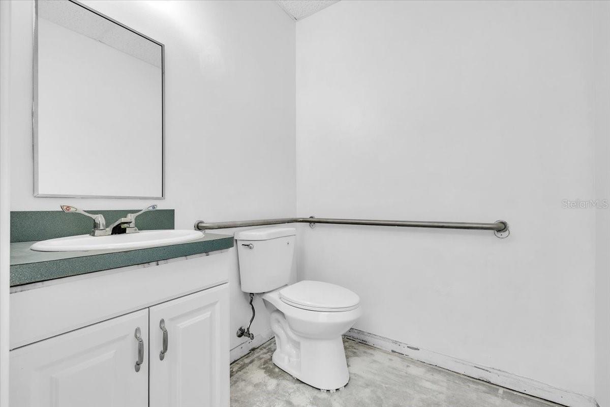 PROMENADES PROFESSIONAL CENTER - Commercial Lease