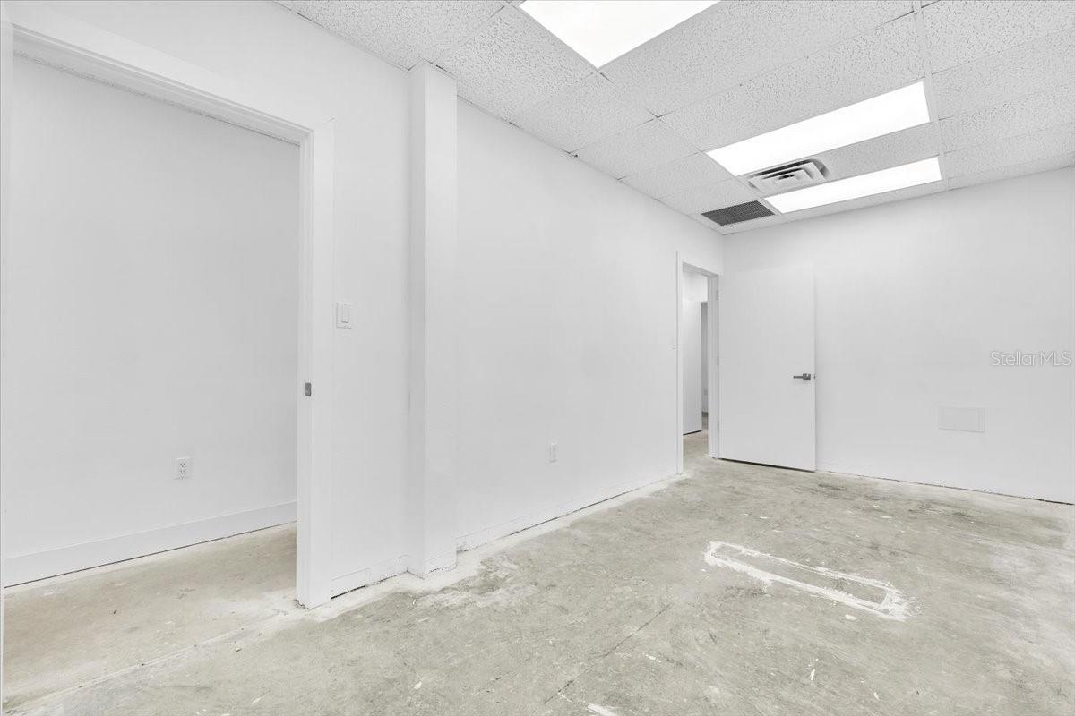PROMENADES PROFESSIONAL CENTER - Commercial Lease