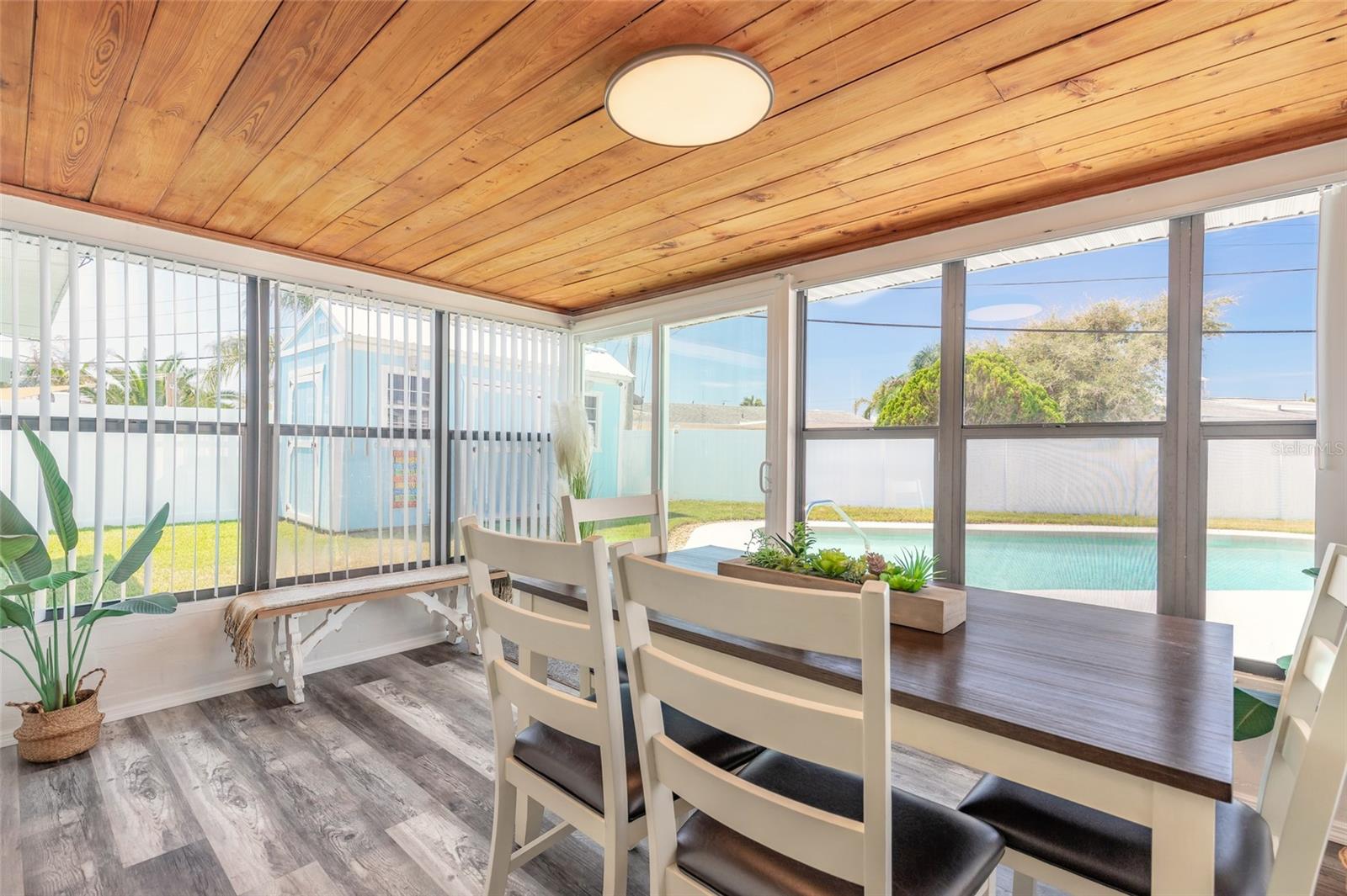 SUNNY SHORES - Residential