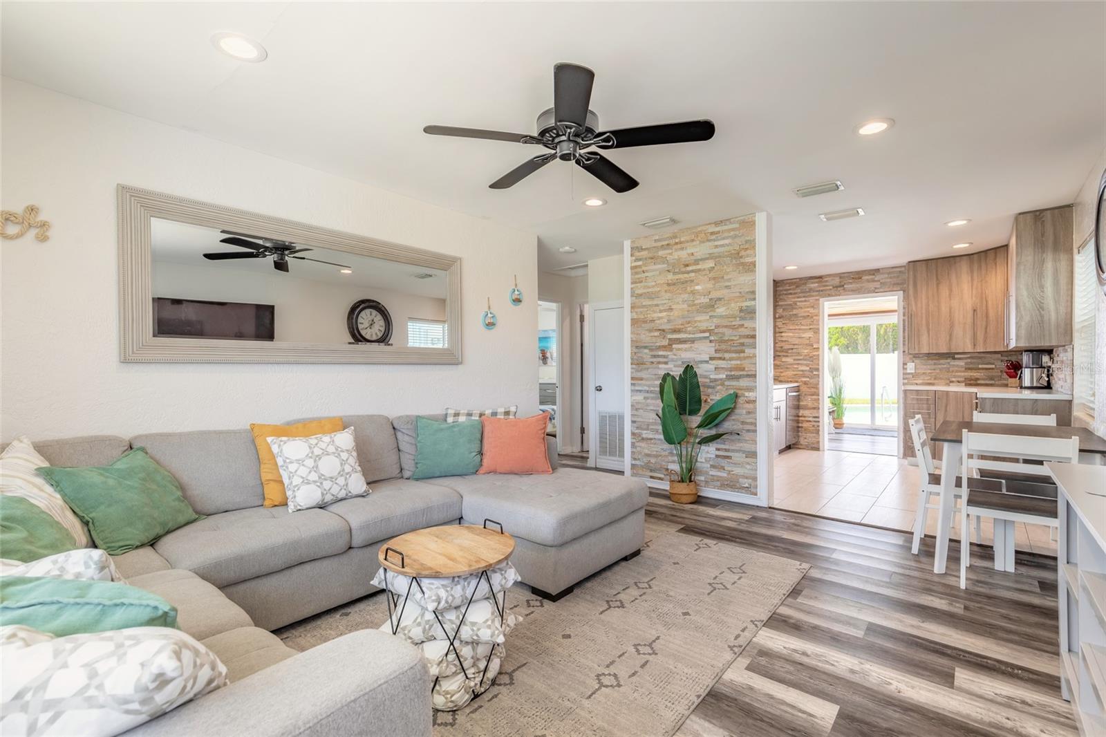 SUNNY SHORES - Residential