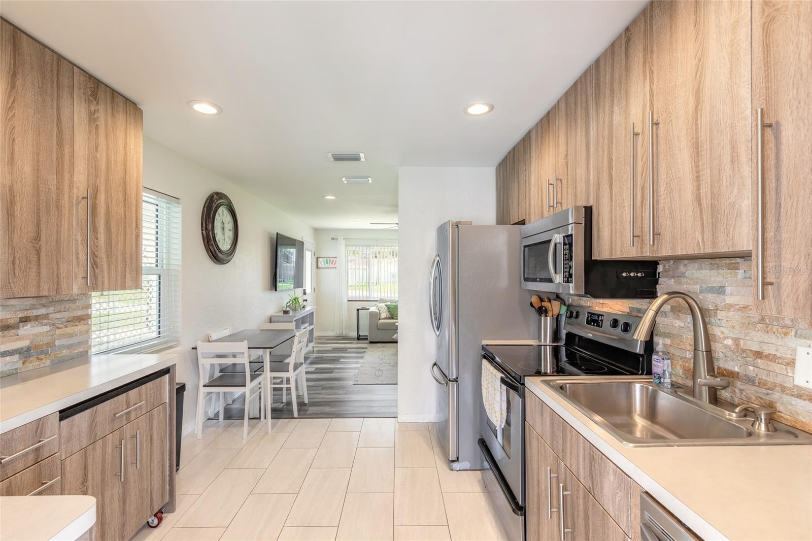 SUNNY SHORES - Residential