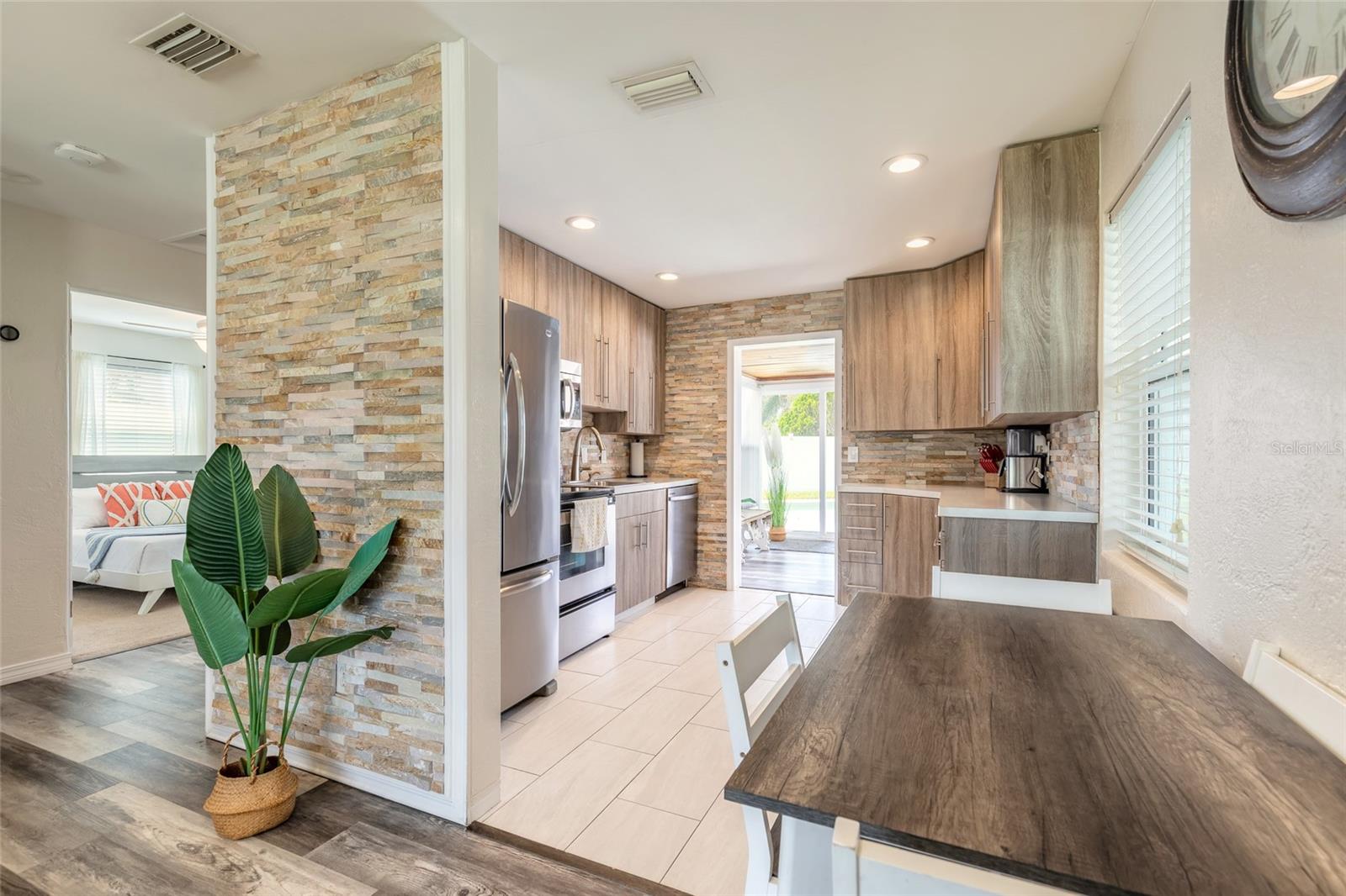 SUNNY SHORES - Residential