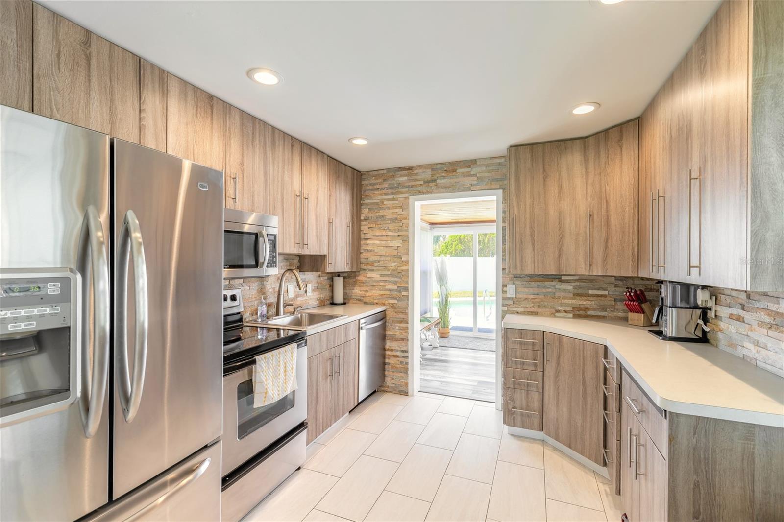 SUNNY SHORES - Residential