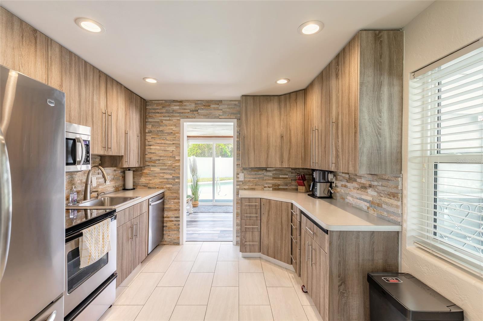 SUNNY SHORES - Residential