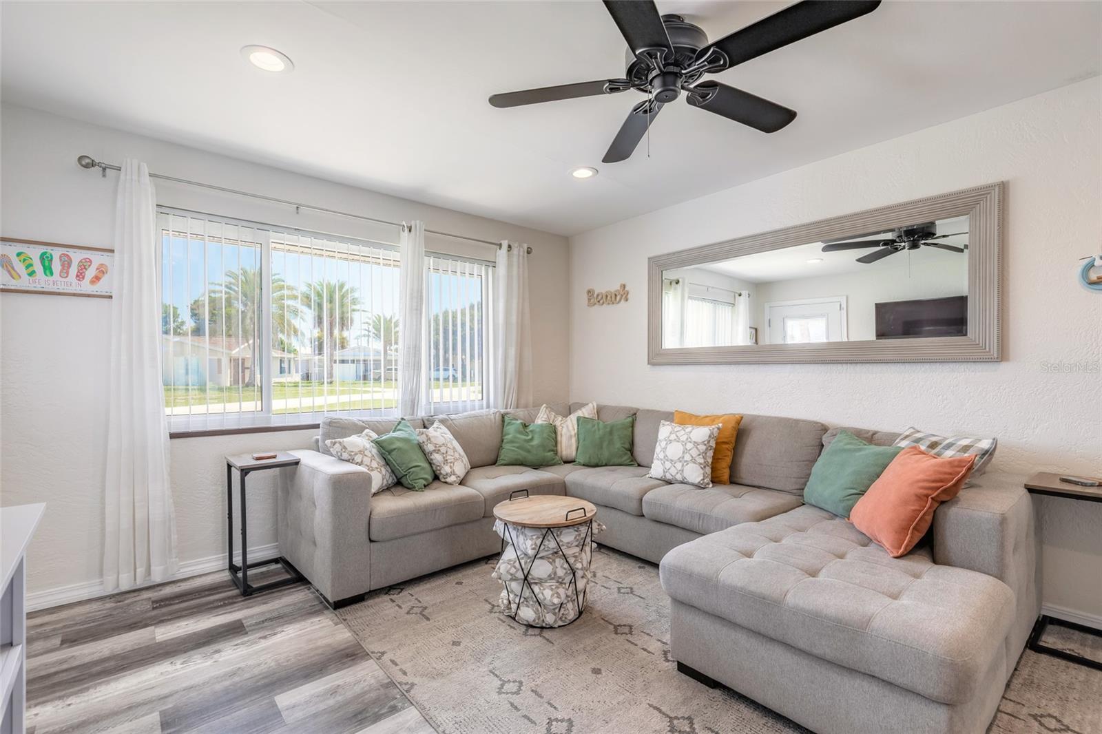 SUNNY SHORES - Residential