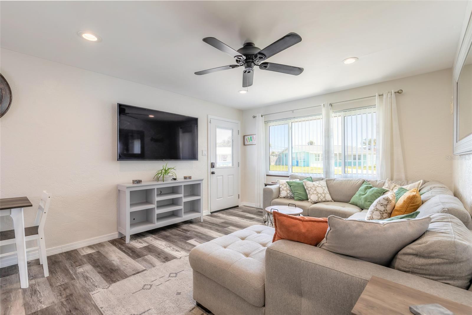 SUNNY SHORES - Residential