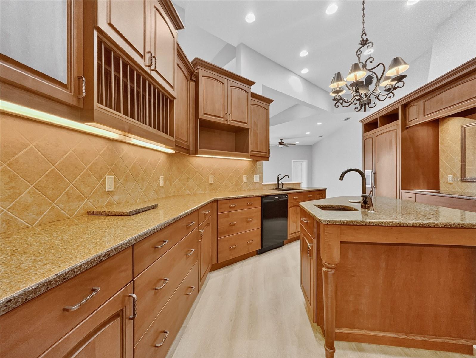 HUNTINGTON POINTE - Residential