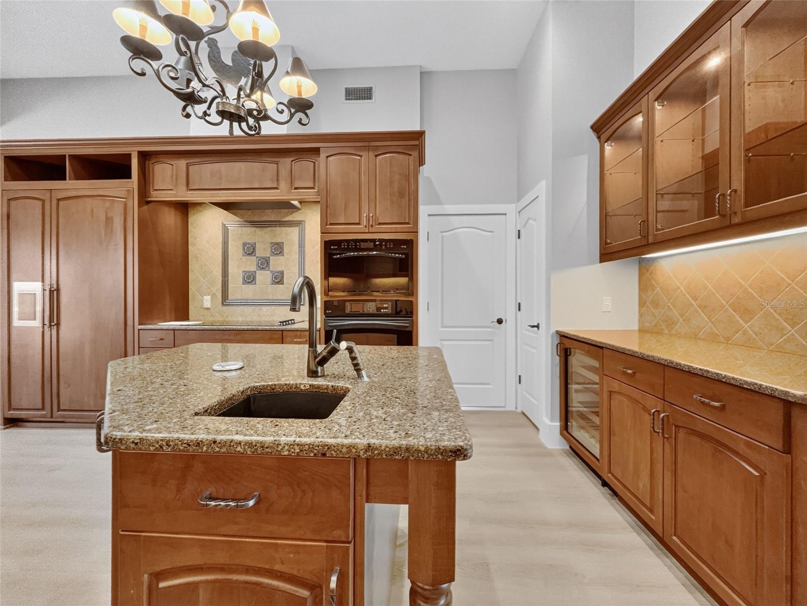 HUNTINGTON POINTE - Residential