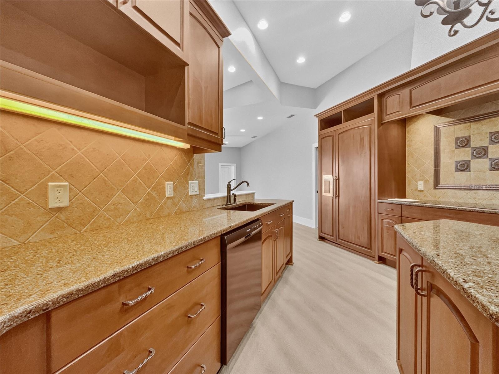 HUNTINGTON POINTE - Residential