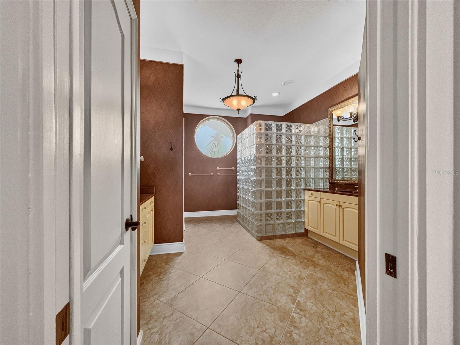 HUNTINGTON POINTE - Residential