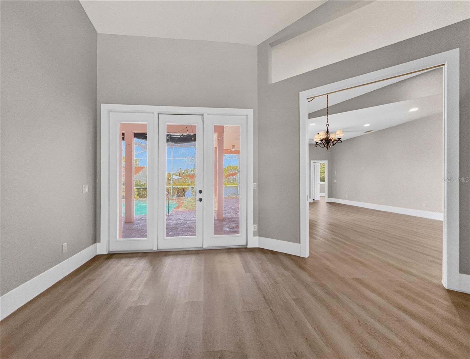 HUNTINGTON POINTE - Residential