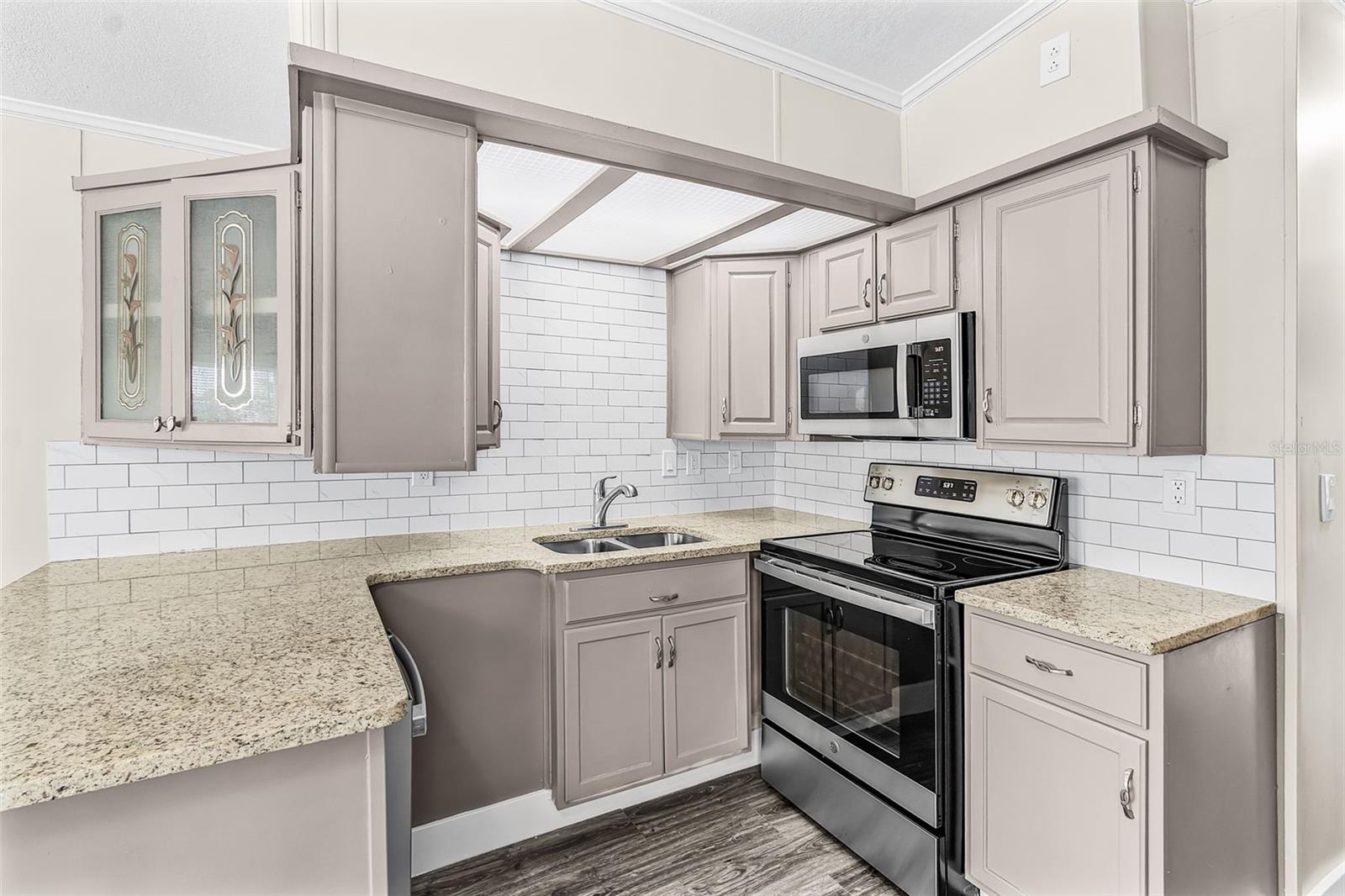 HOLIDAY TRAVEL PARK ENGLEWOOD - Residential