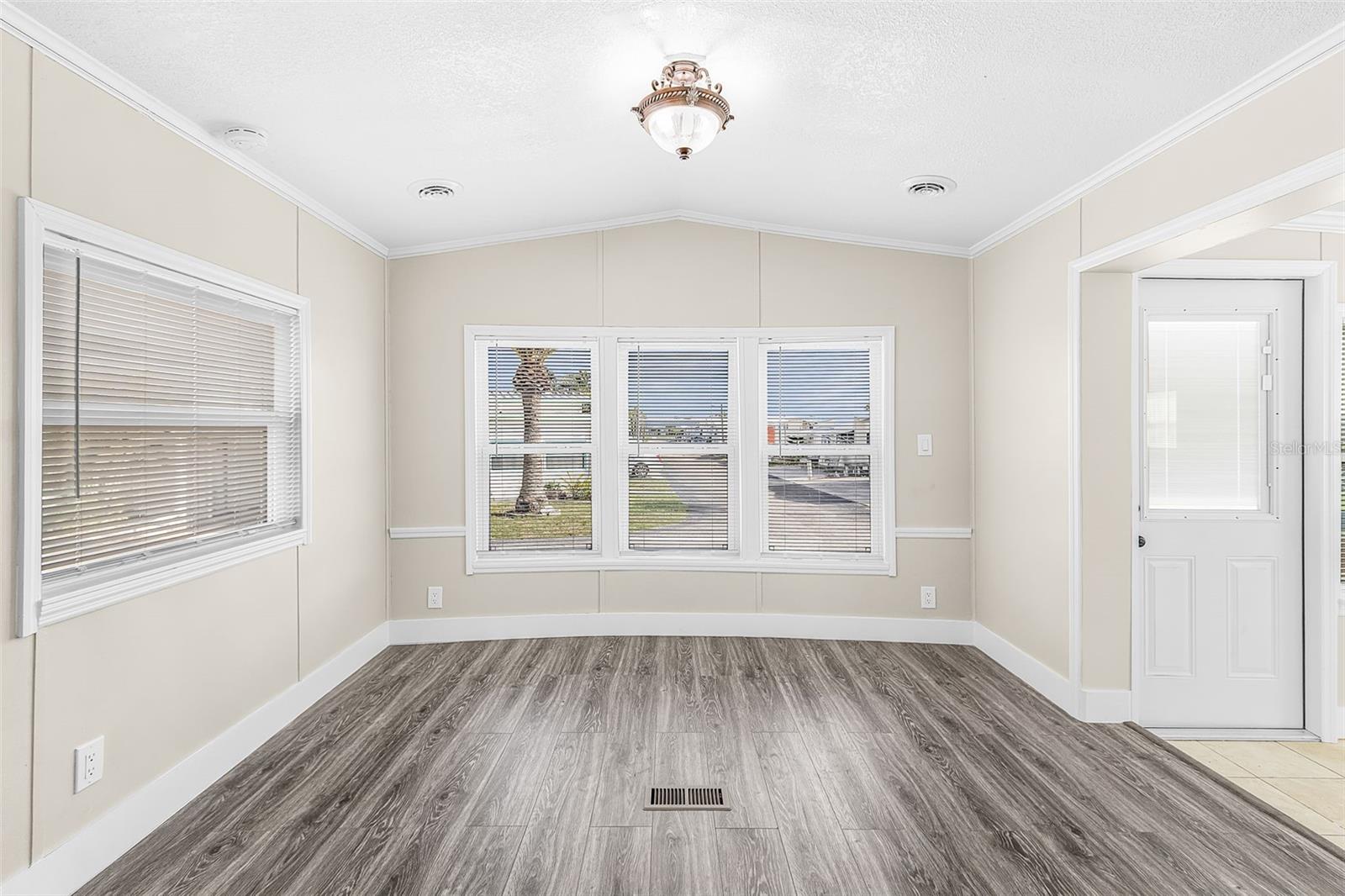 HOLIDAY TRAVEL PARK ENGLEWOOD - Residential