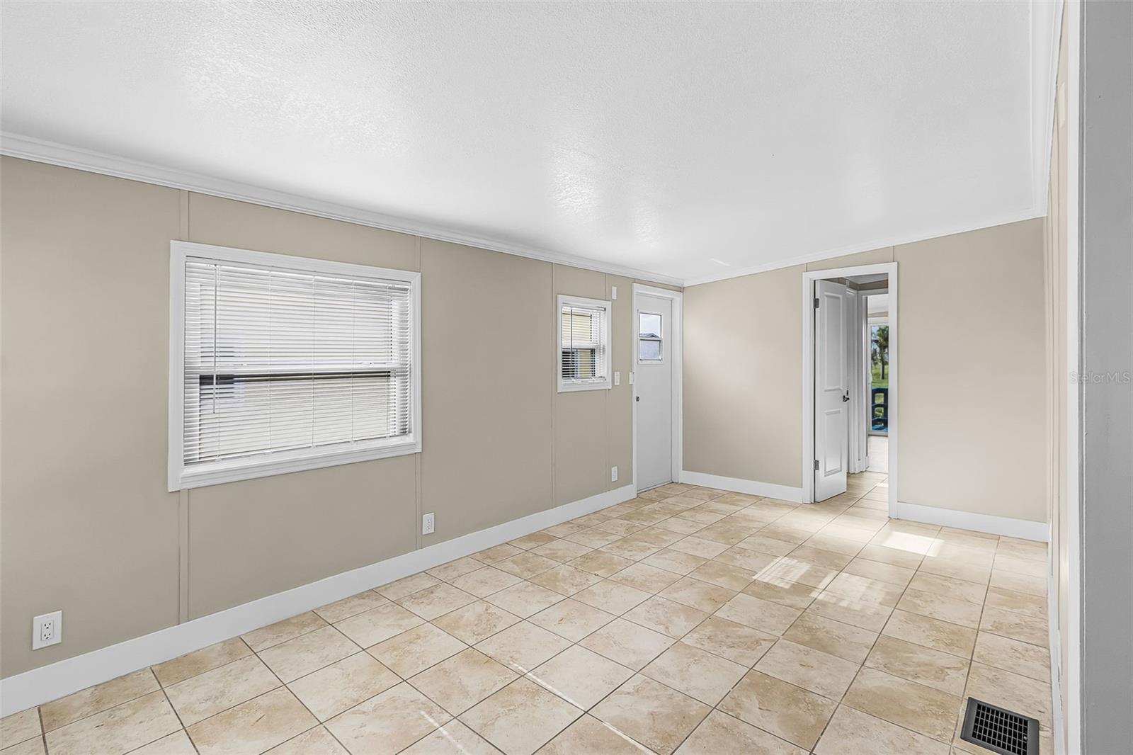 HOLIDAY TRAVEL PARK ENGLEWOOD - Residential