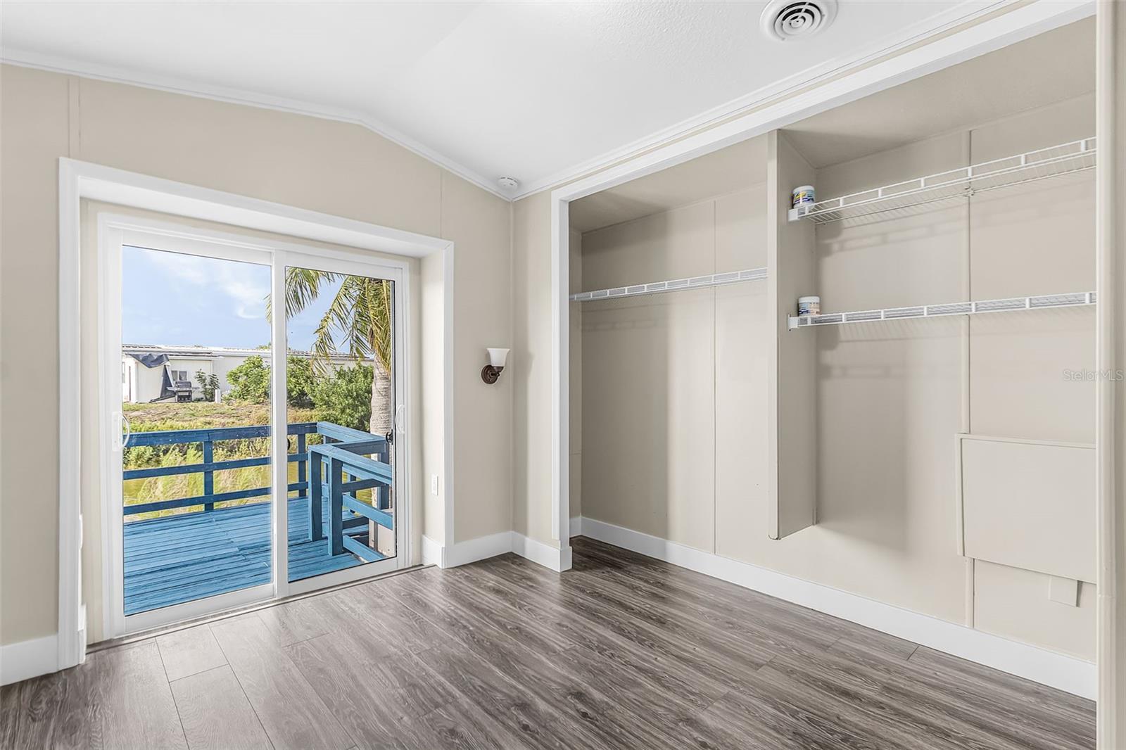 HOLIDAY TRAVEL PARK ENGLEWOOD - Residential