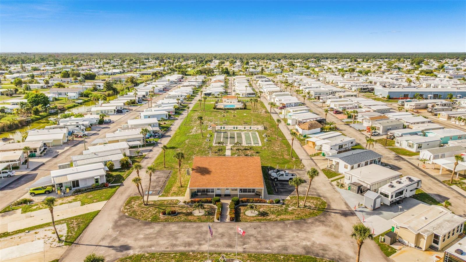 HOLIDAY TRAVEL PARK ENGLEWOOD - Residential