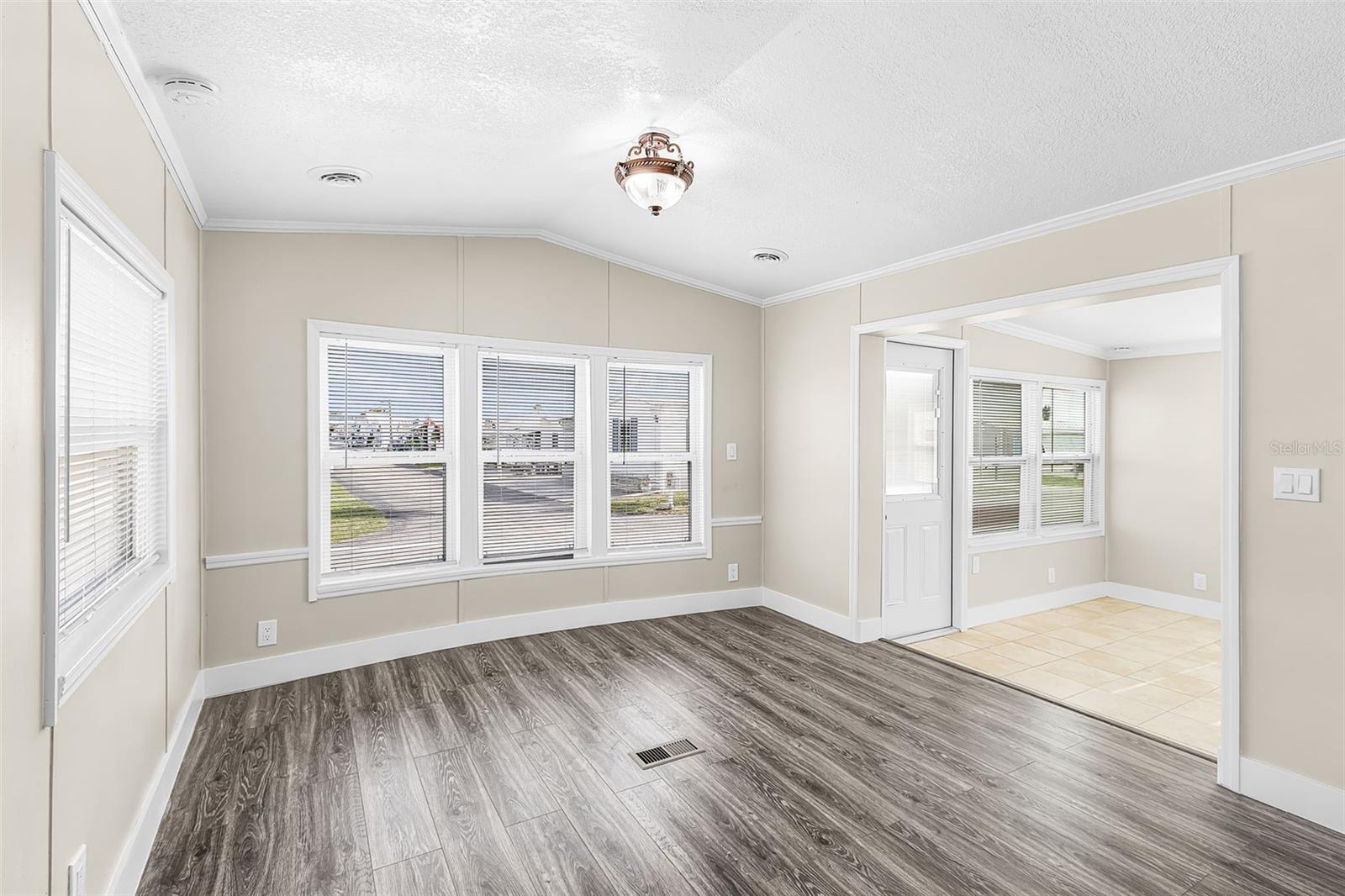 HOLIDAY TRAVEL PARK ENGLEWOOD - Residential