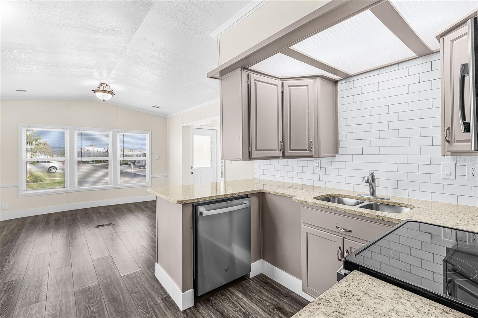 HOLIDAY TRAVEL PARK ENGLEWOOD - Residential