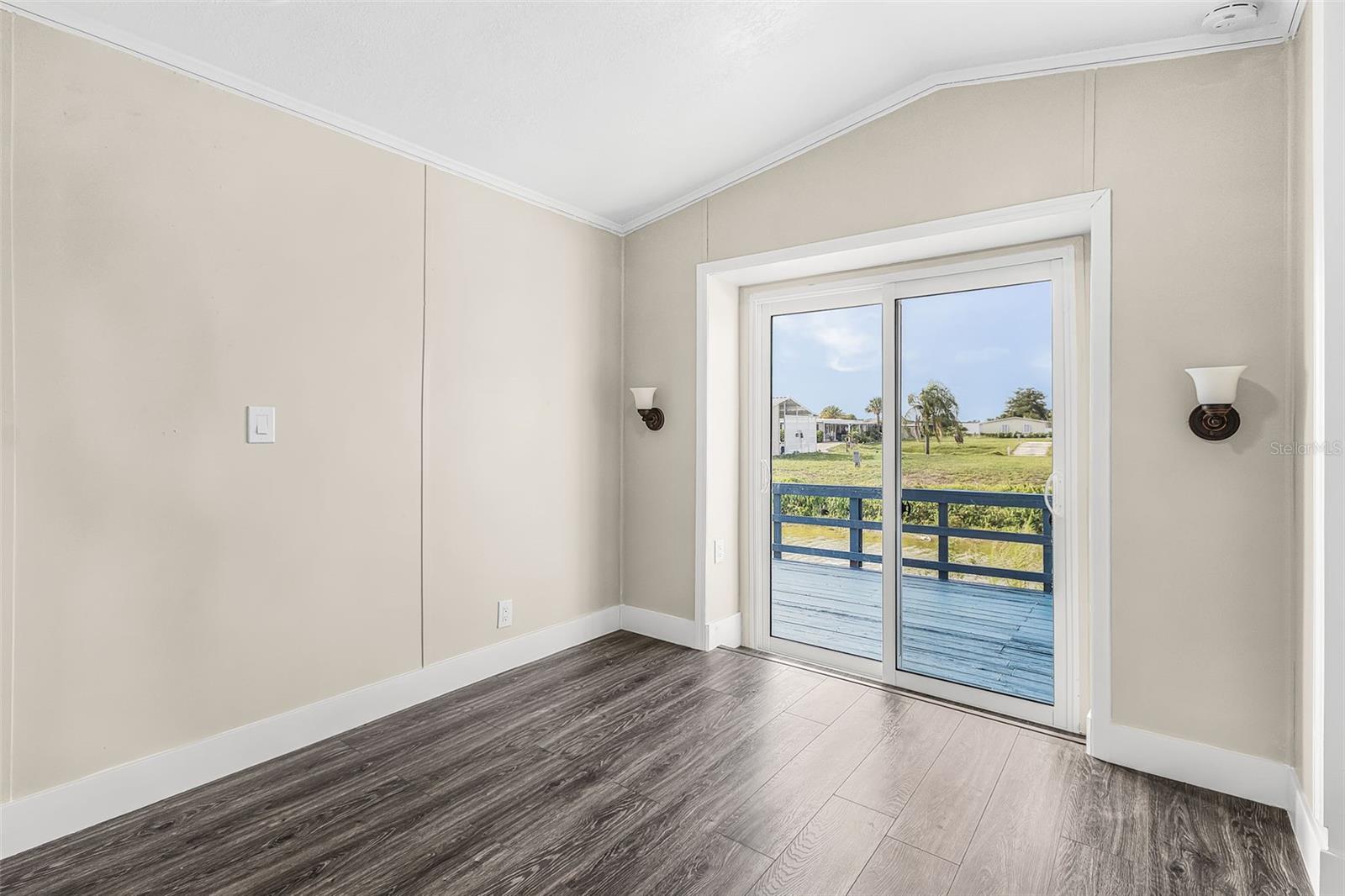 HOLIDAY TRAVEL PARK ENGLEWOOD - Residential