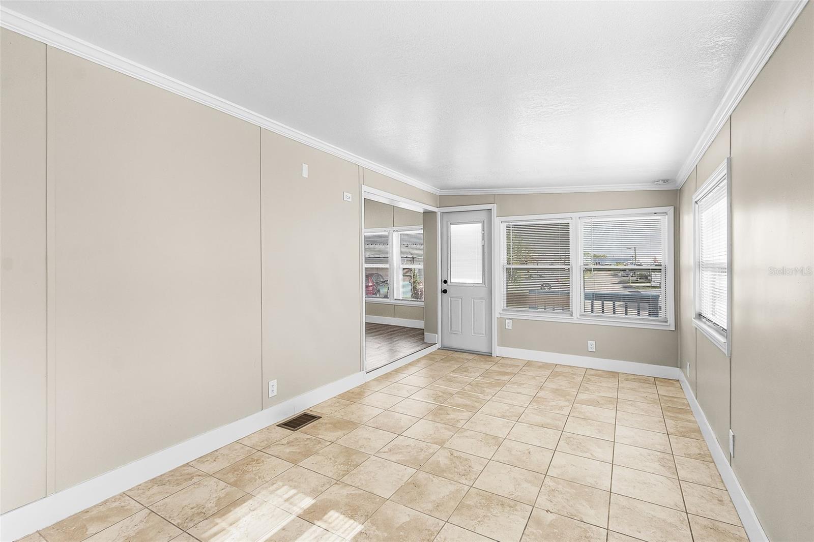 HOLIDAY TRAVEL PARK ENGLEWOOD - Residential