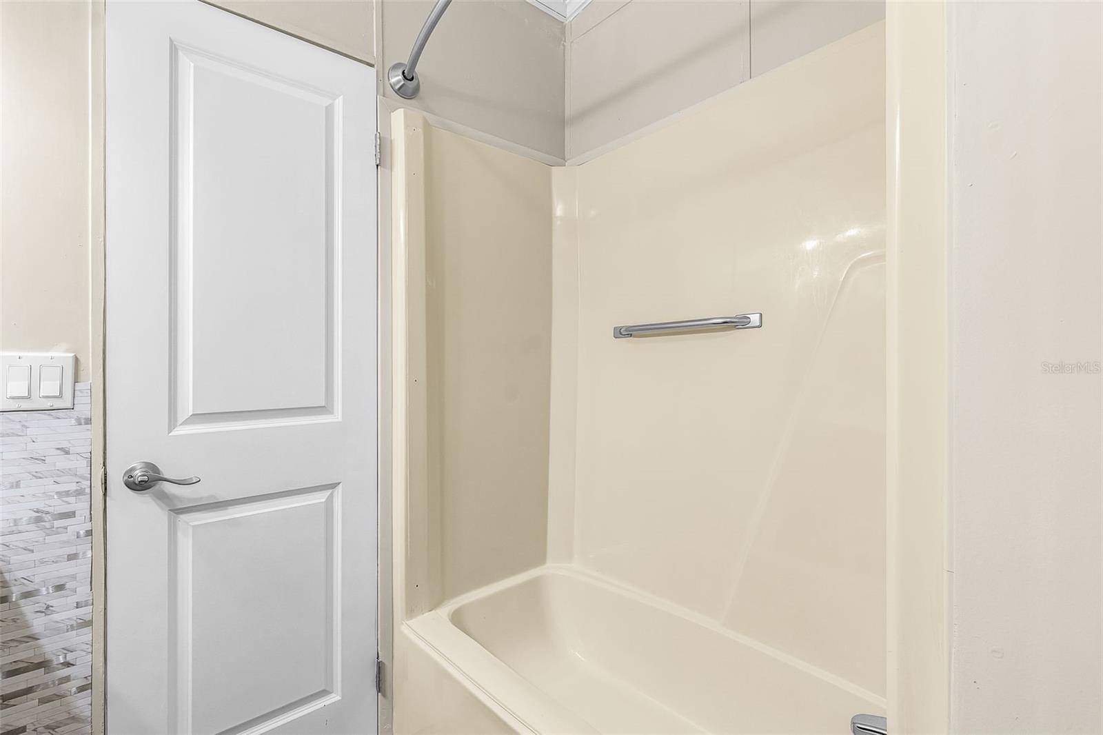 HOLIDAY TRAVEL PARK ENGLEWOOD - Residential