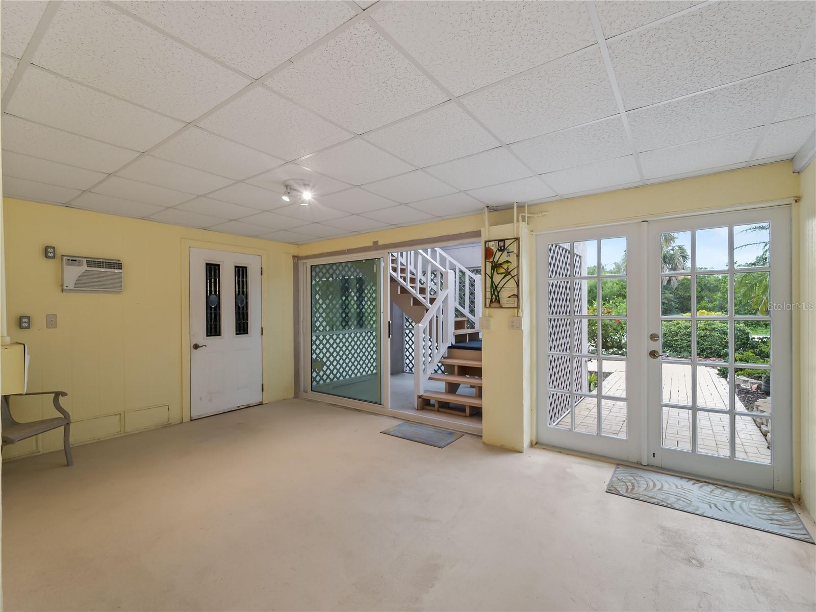 SOUTH VENICE - Residential