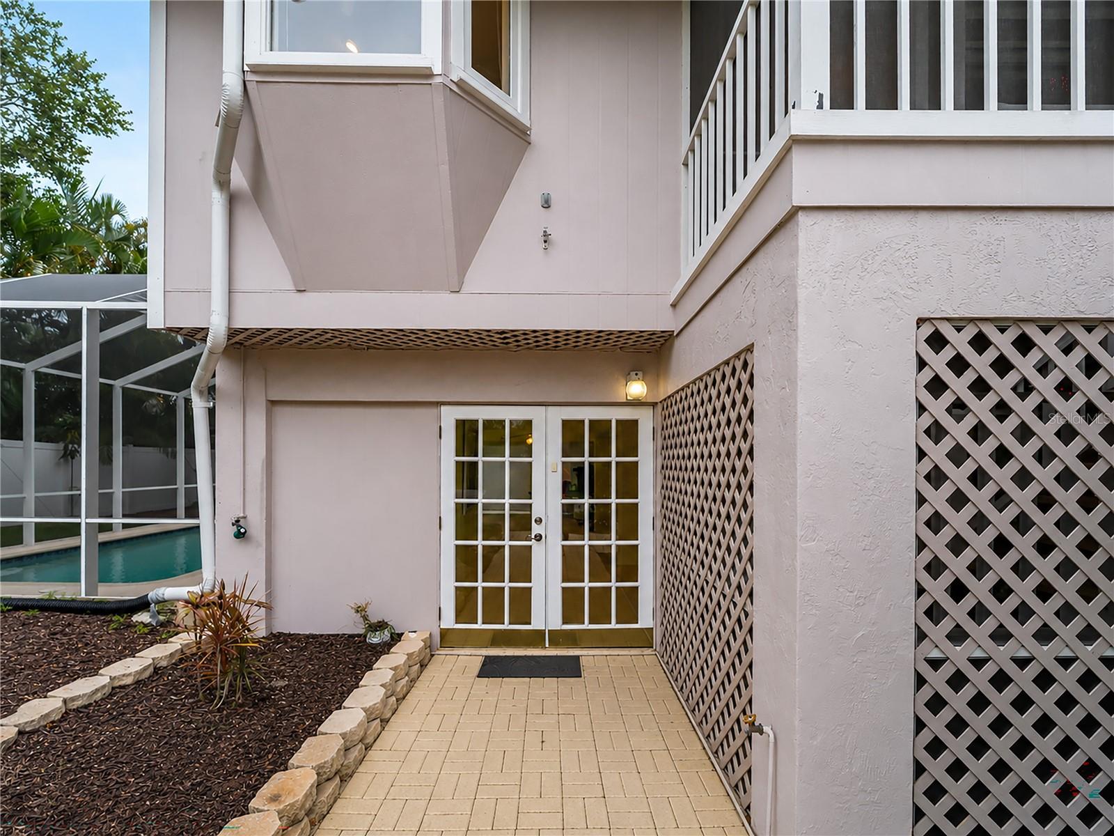 SOUTH VENICE - Residential